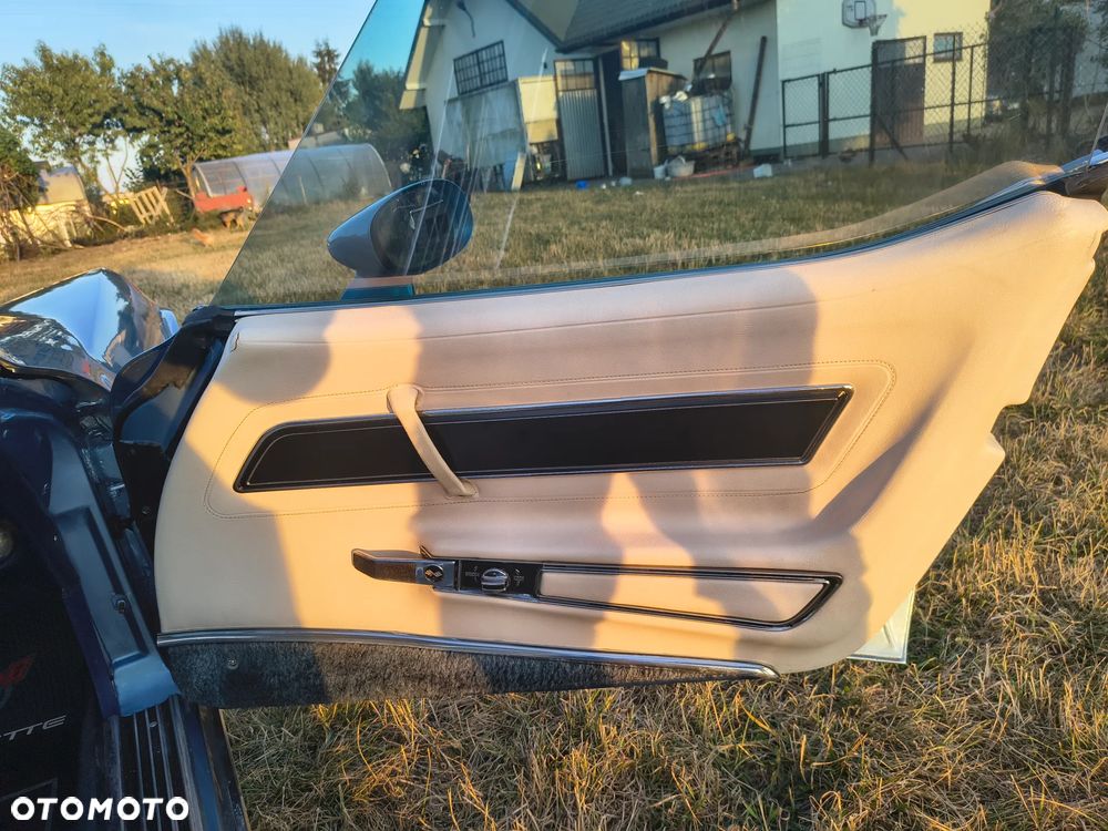 Chevrolet Corvette - 8