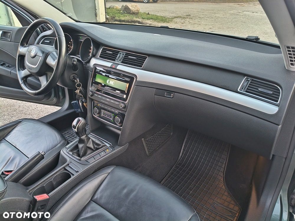 Skoda Superb 2.0 TDI PD Comfort - 22