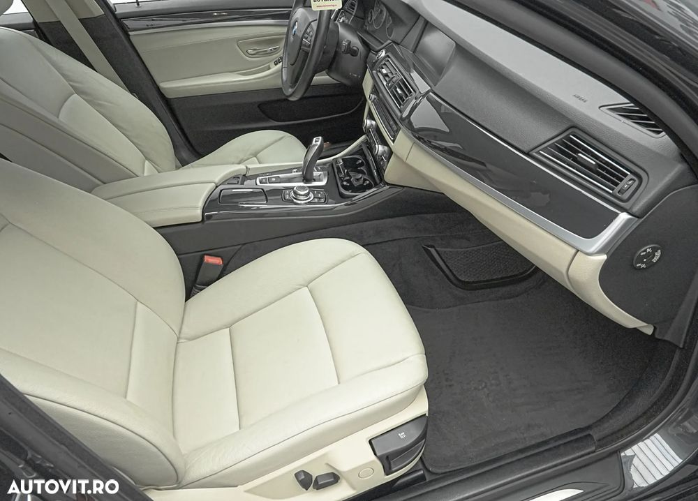 BMW Seria 5 520i Aut. Luxury Line - 13