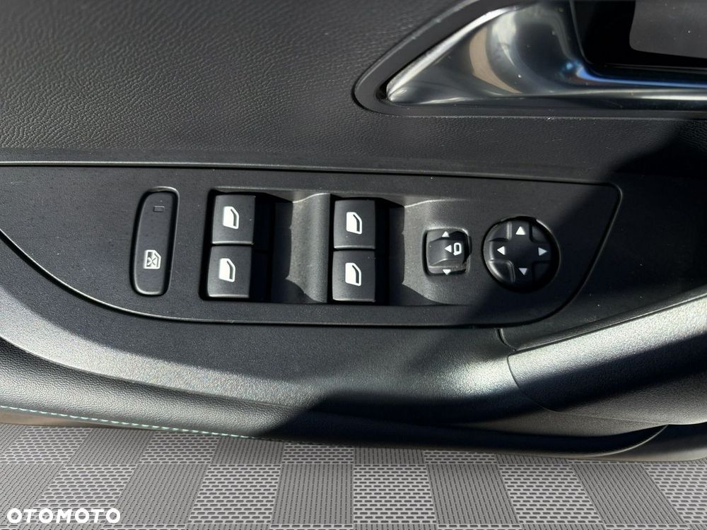 Peugeot 2008 1.2 PureTech Allure Pack S&S EAT8 - 12