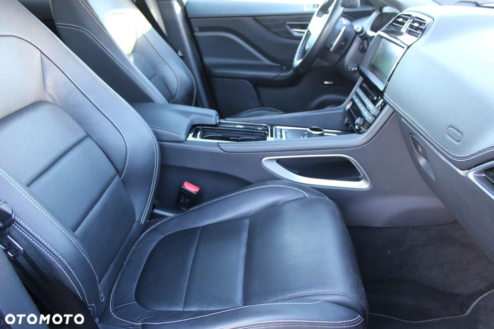 Jaguar F-Pace 3.0 TDV6 AWD R-Sport - 9