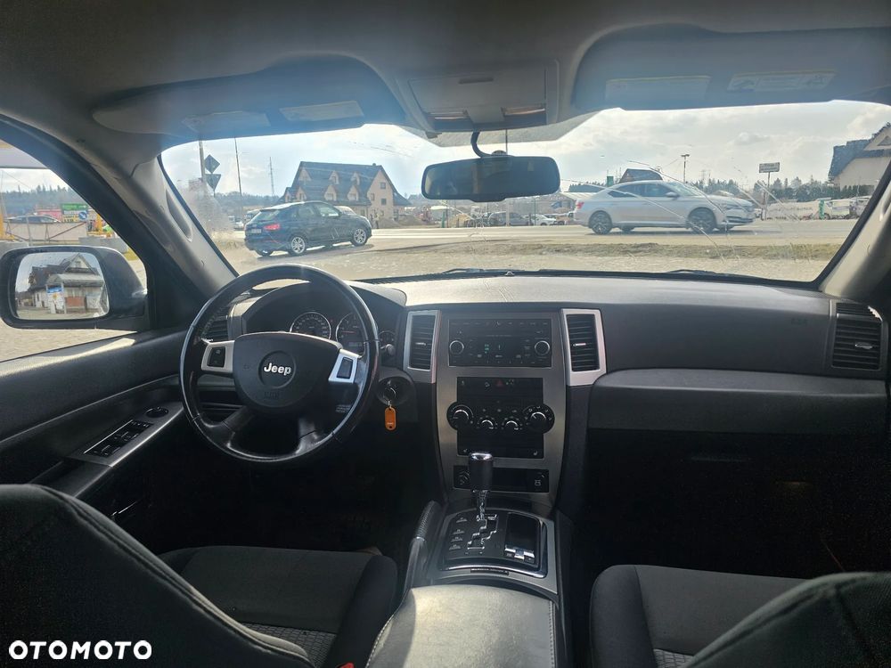 Jeep Grand Cherokee - 23