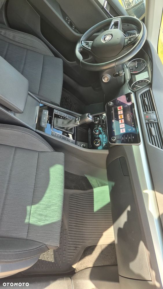 Skoda Superb 2.0 TDI Ambition DSG - 23