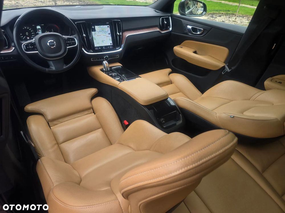 Volvo V60 T8 AWD Plug-In Hybrid Inscription - 29