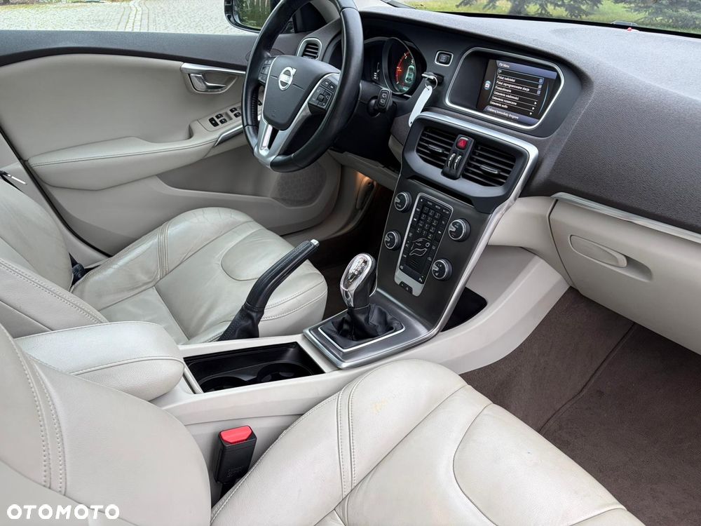 Volvo V40 D2 Summum - 24