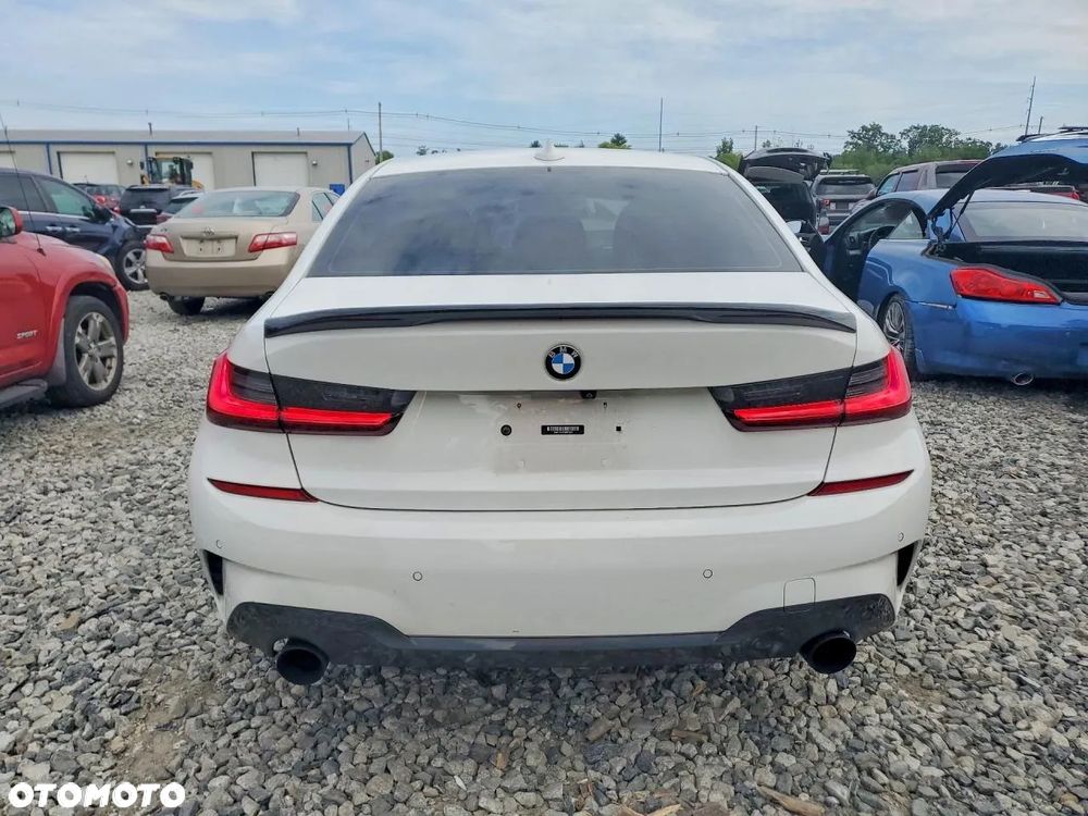 BMW Seria 3 330i M Sport - 6