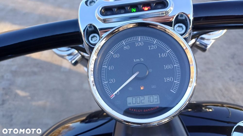 Harley-Davidson Softail Breakout - 7