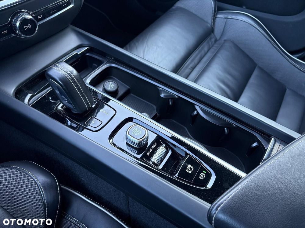 Volvo S60 B5 B AWD R-Design - 17