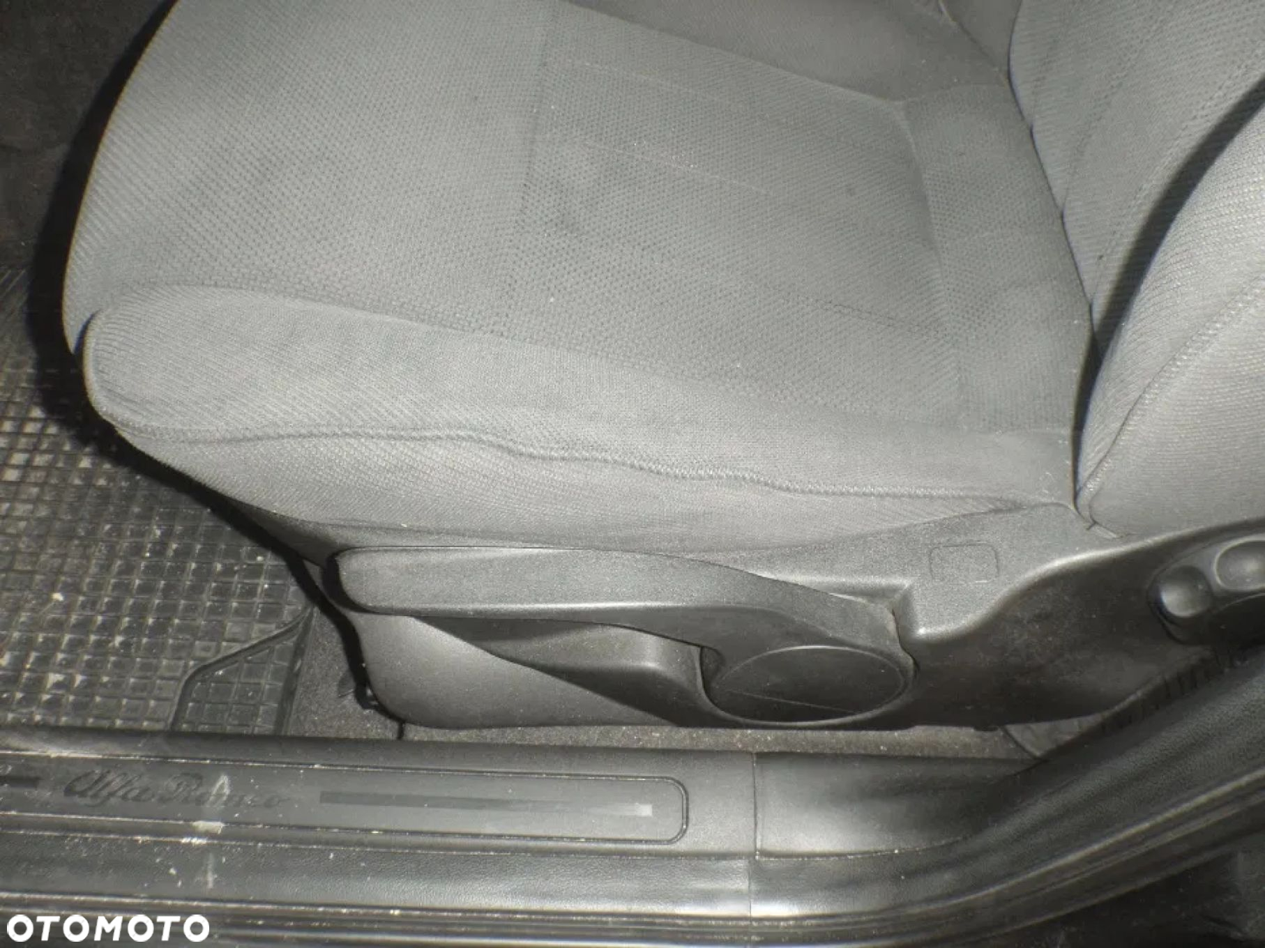 wykładzina plastik bagażnika listwa progowa uszczelka alfa romeo 147 - 4
