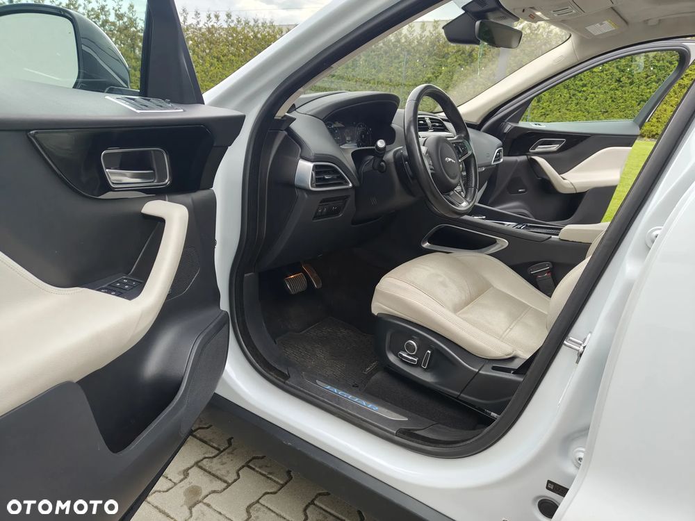 Jaguar F-Pace 25t AWD Portfolio - 7