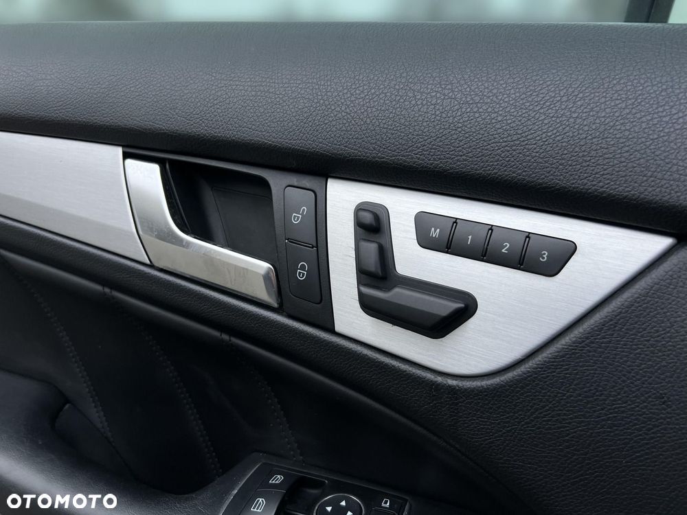 Mercedes-Benz Klasa C 63 AMG - 25