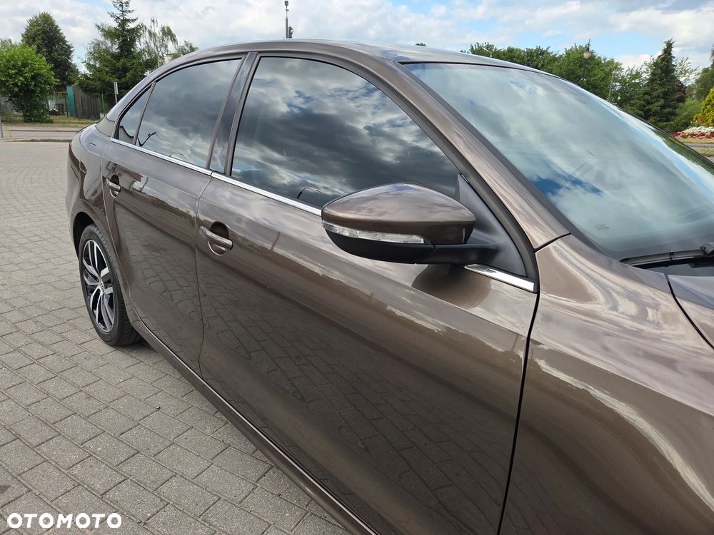Volkswagen Jetta 1.2 TSI Comfortline - 27