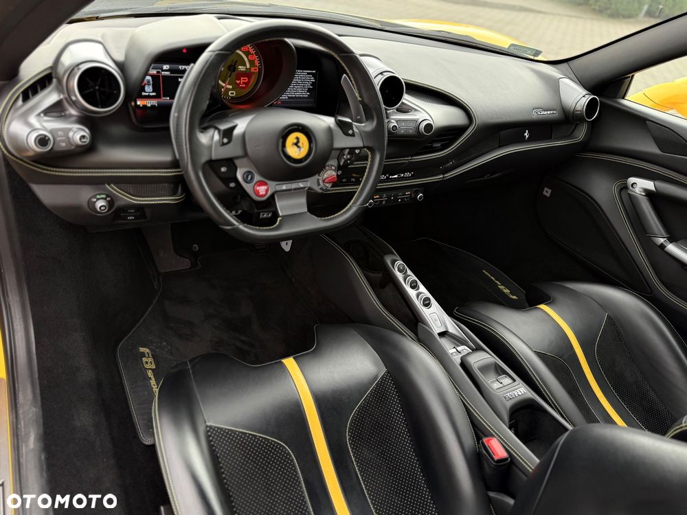 Ferrari F8 Spider - 14