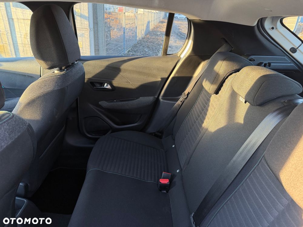 Peugeot 208 - 18