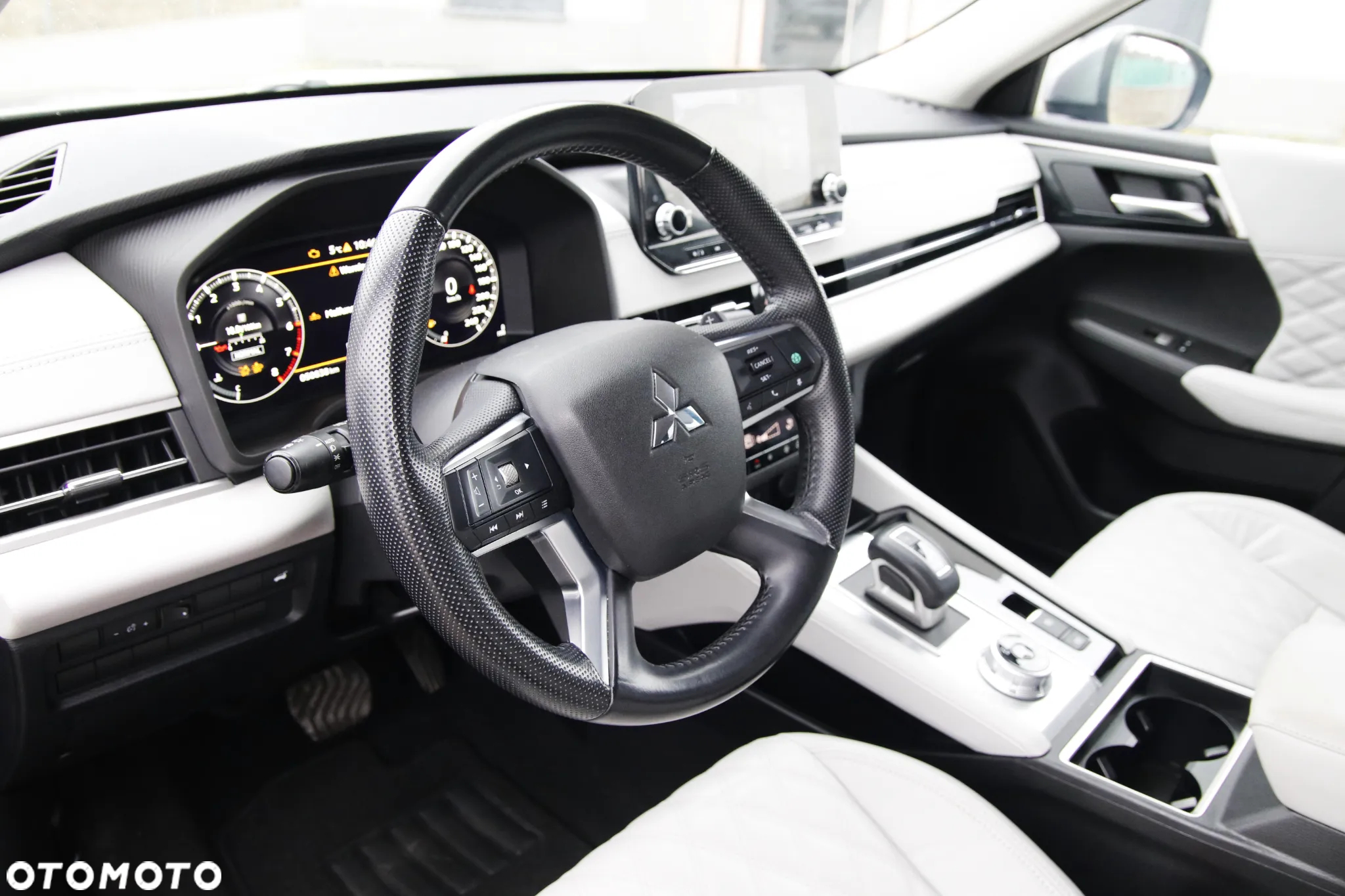 Mitsubishi Outlander - 26