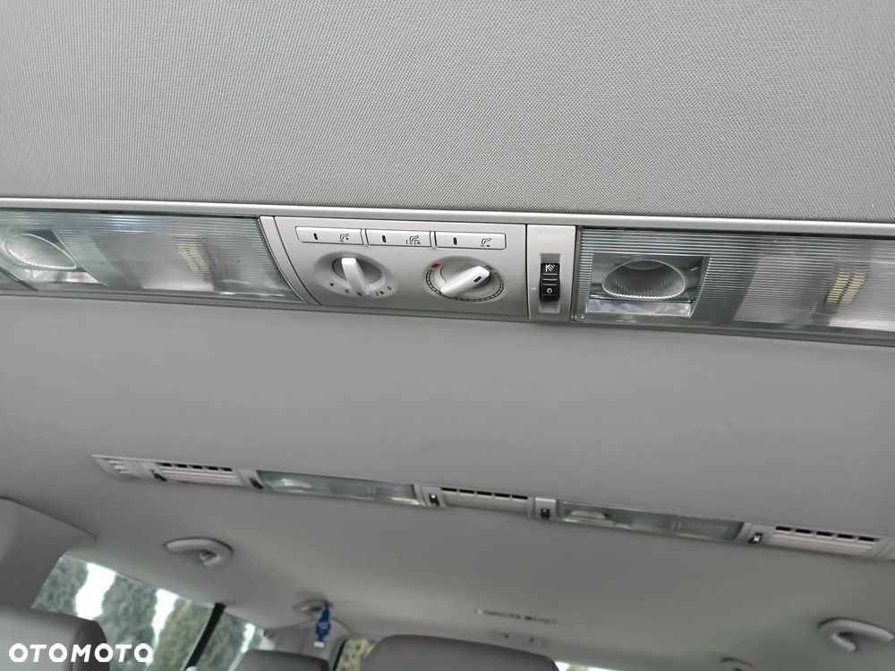 Volkswagen Caravelle - 21