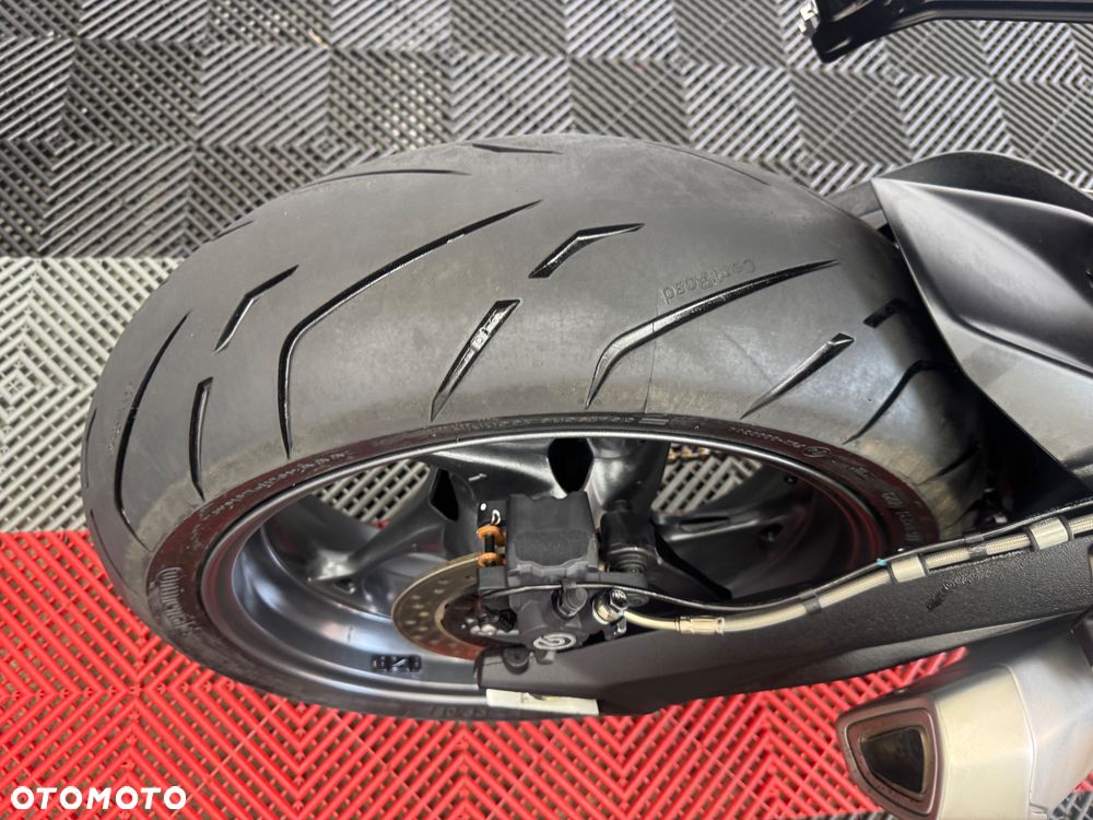 Triumph Street Triple - 29
