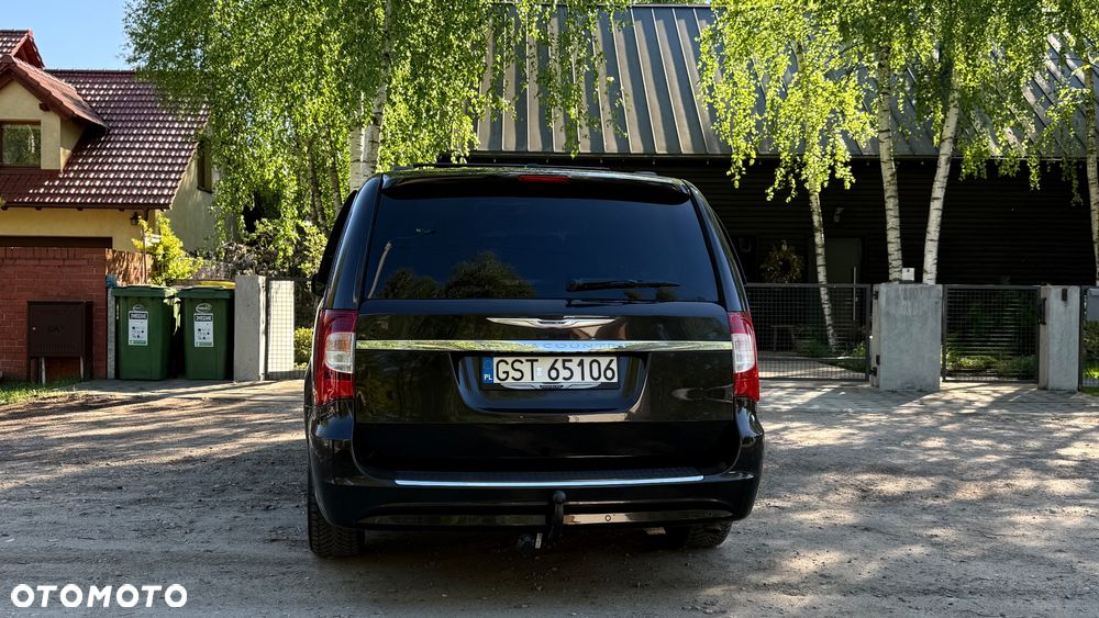 Chrysler Town & Country - 6