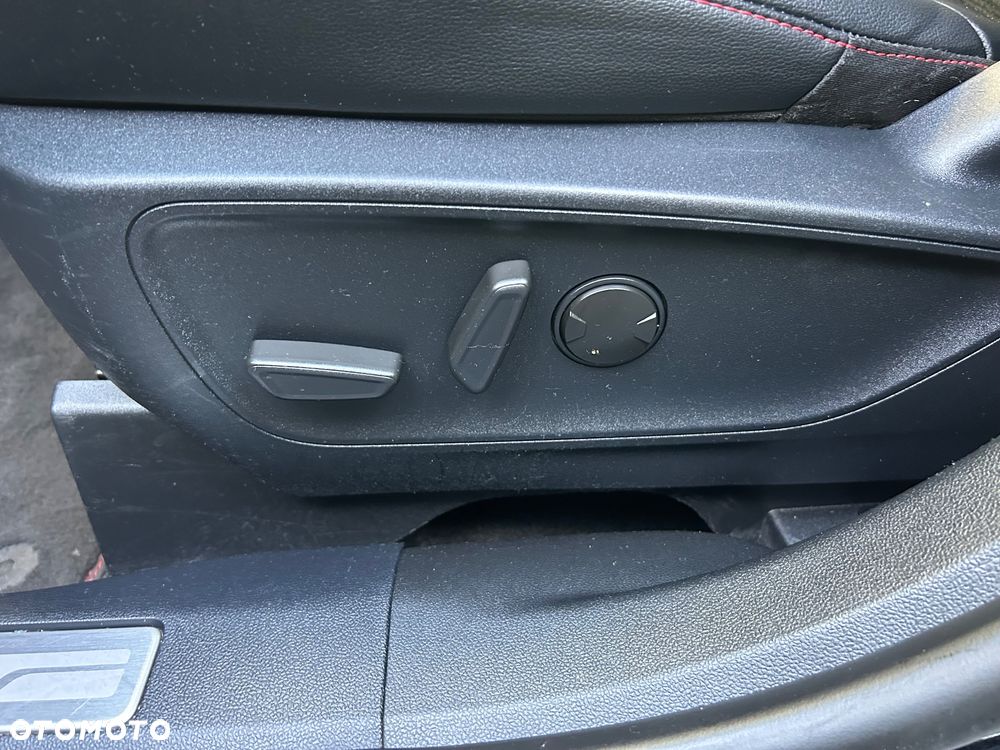 Ford Kuga 2.0 EcoBlue 4x4 ST-LINE X - 23