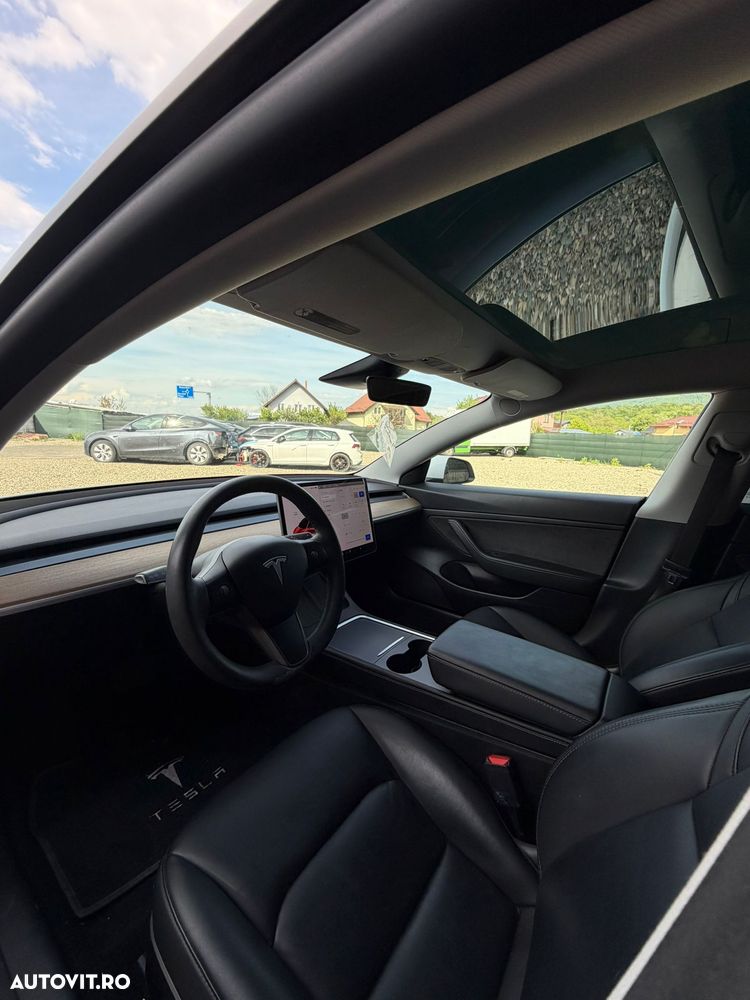 Tesla Model 3 - 5