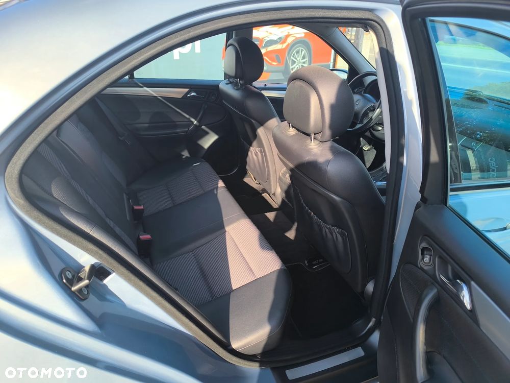 Mercedes-Benz Klasa C 200 Kompressor Automatik Avantgarde Sport Edition + - 17