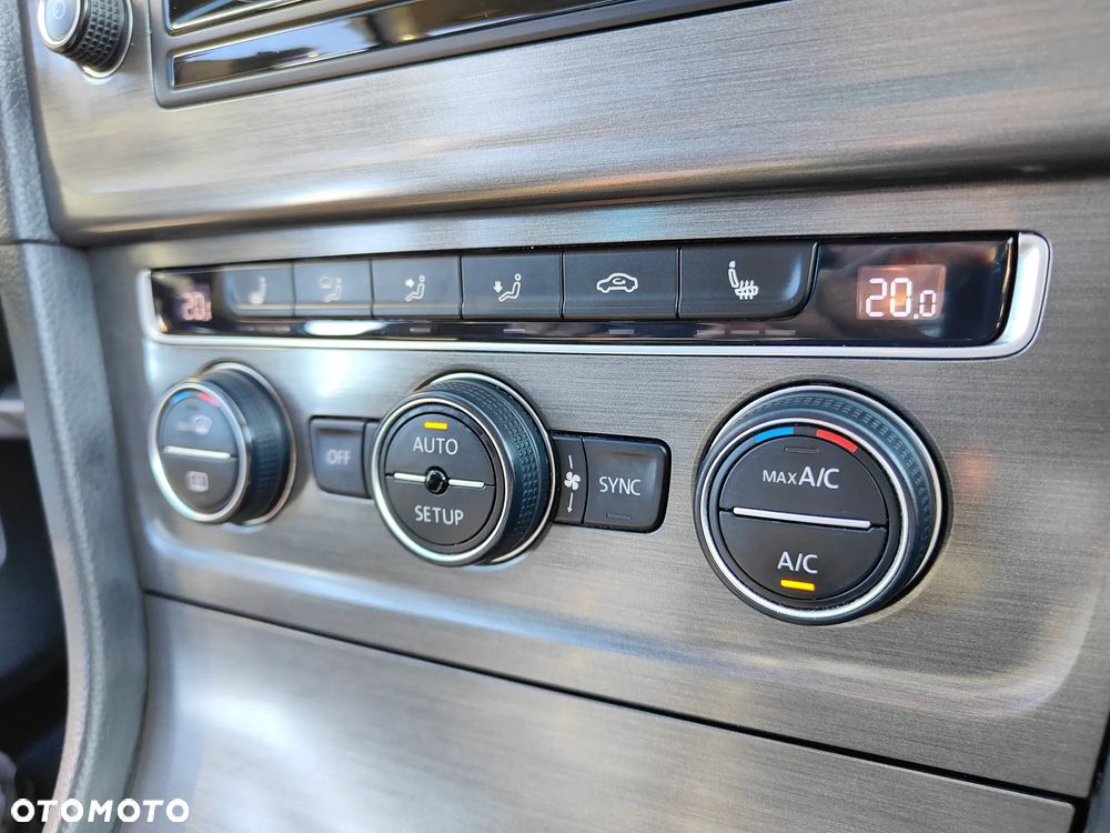 Volkswagen Golf 1.6 TDI Highline - 21