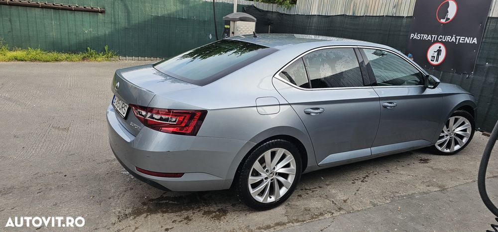 Skoda Superb 2.0 TDI DSG Style - 11