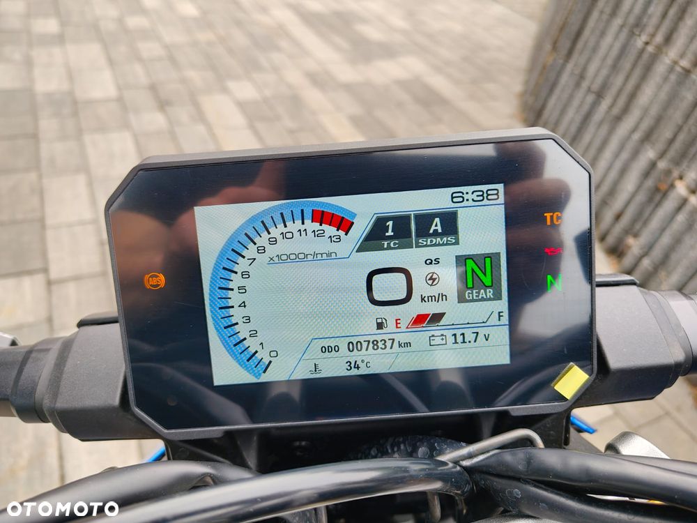 Suzuki GSX 1000 - 12