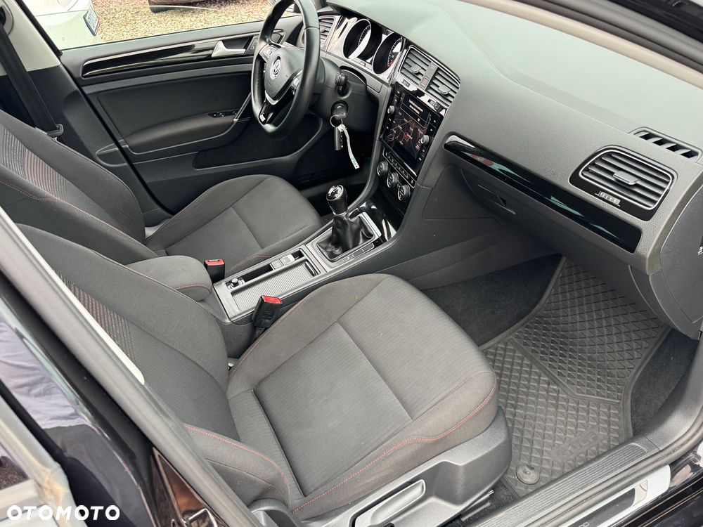 Volkswagen Golf 1.6 TDI Sound - 29
