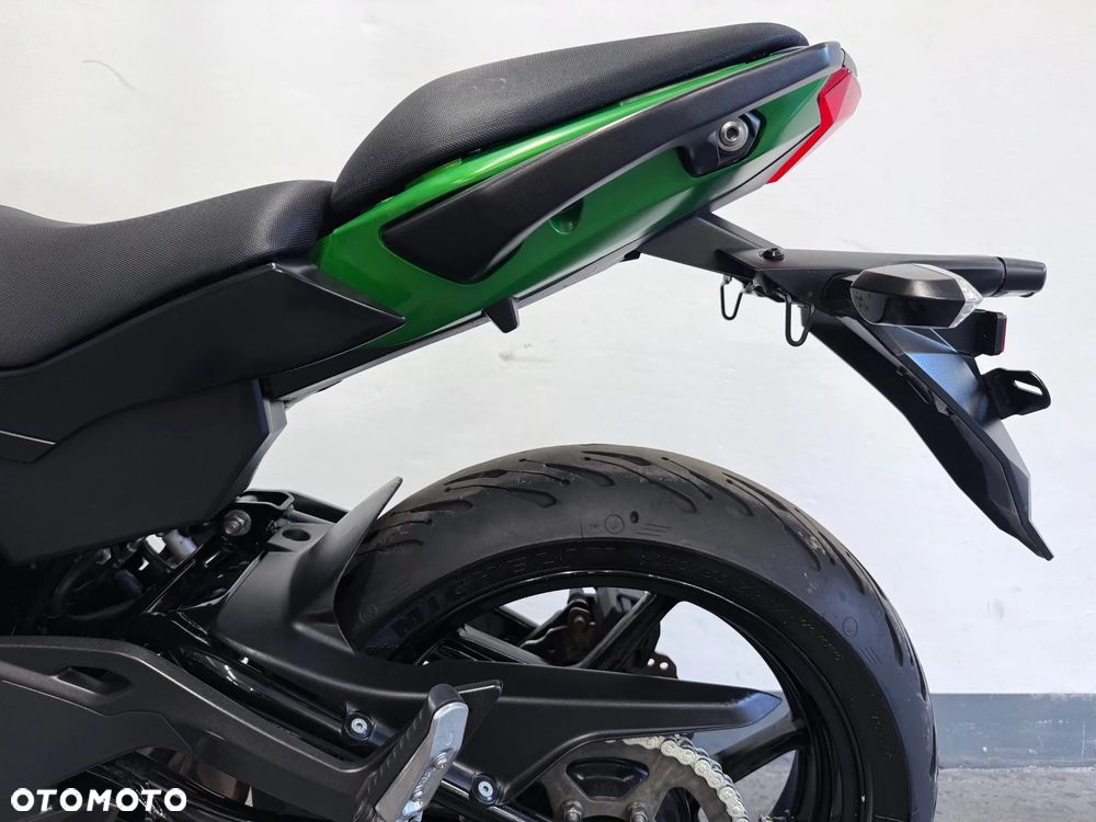 Kawasaki ER - 27