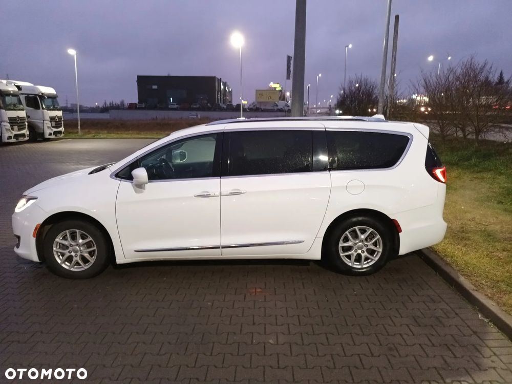 Chrysler Pacifica - 7