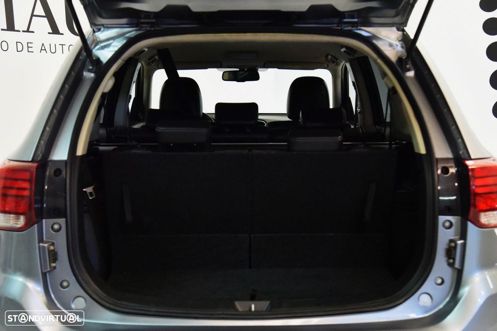 Mitsubishi Outlander 2.2 DI-D Intense - 24