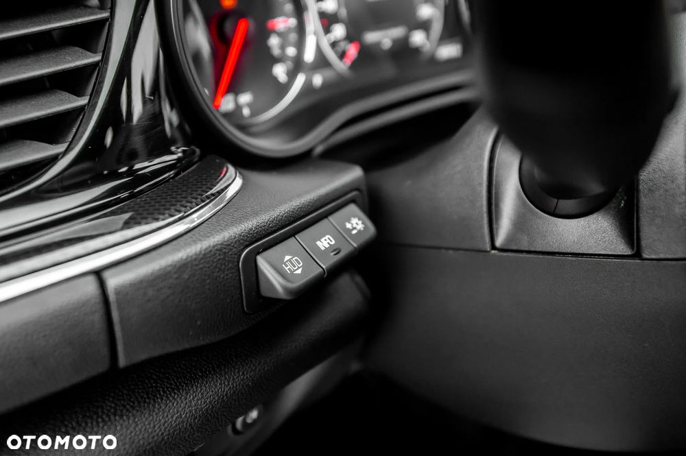 Opel Insignia 2.0 T 4x4 GSi S&S - 25