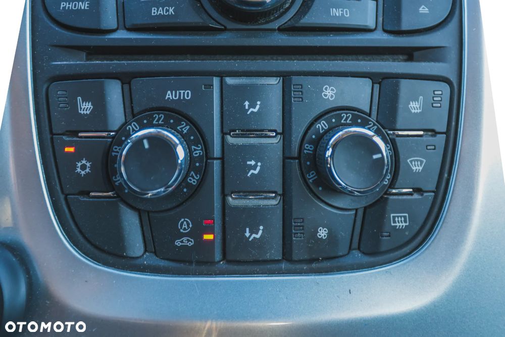 Opel Astra 1.6 T Cosmo - 27