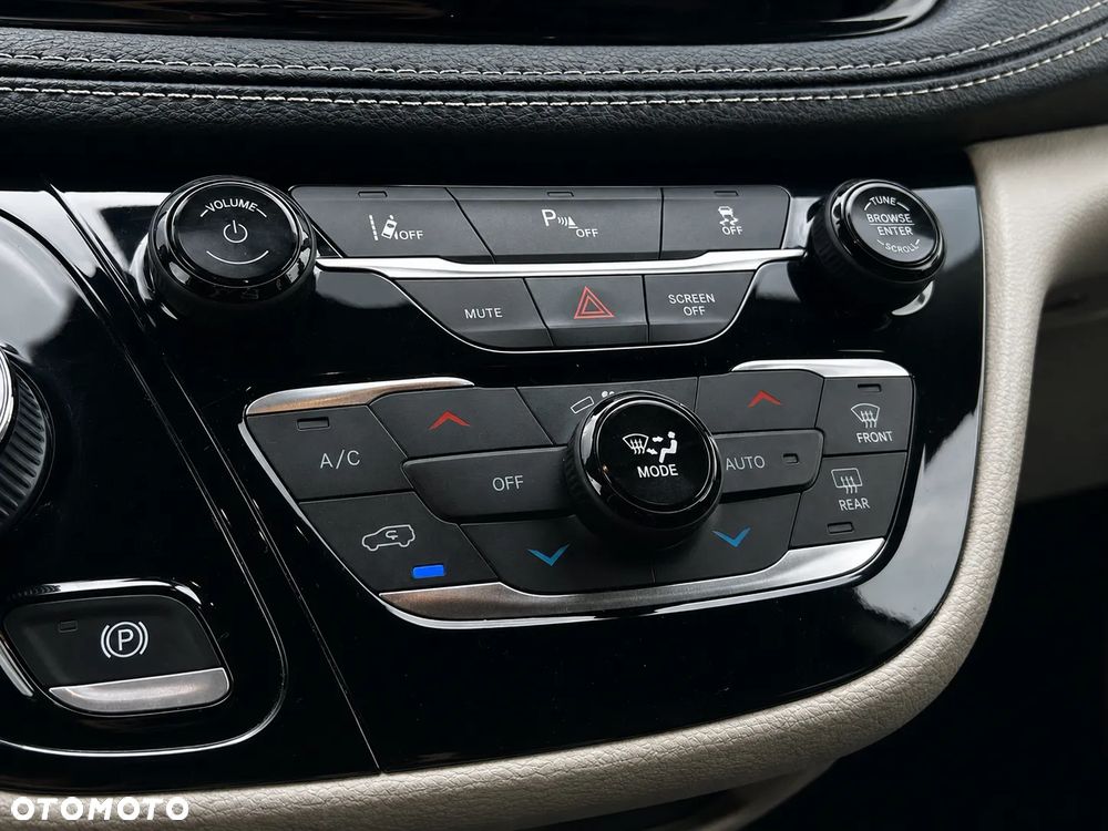Chrysler Pacifica - 14