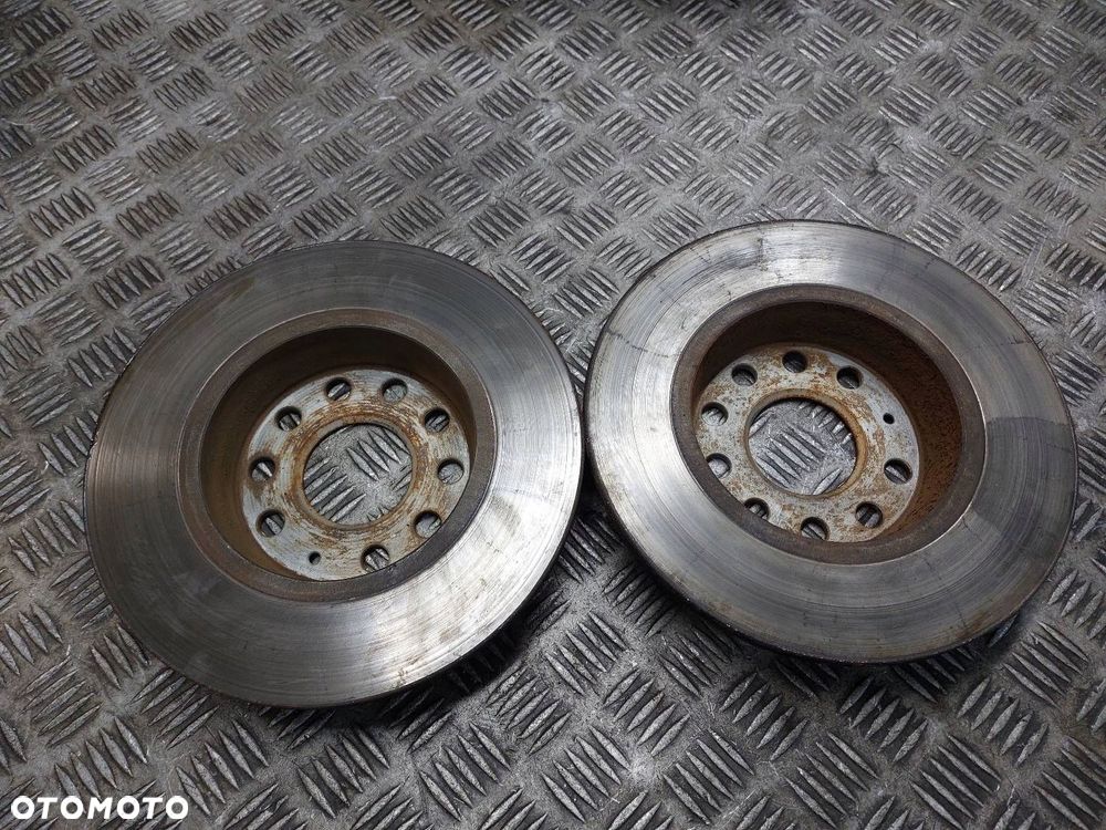 TARCZE HAMULCOWE TYŁ + ZACISKI VOLKSWAGEN GOLF VI - 2