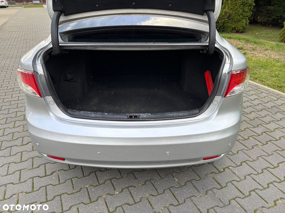 Toyota Avensis 1.8 Luna - 10