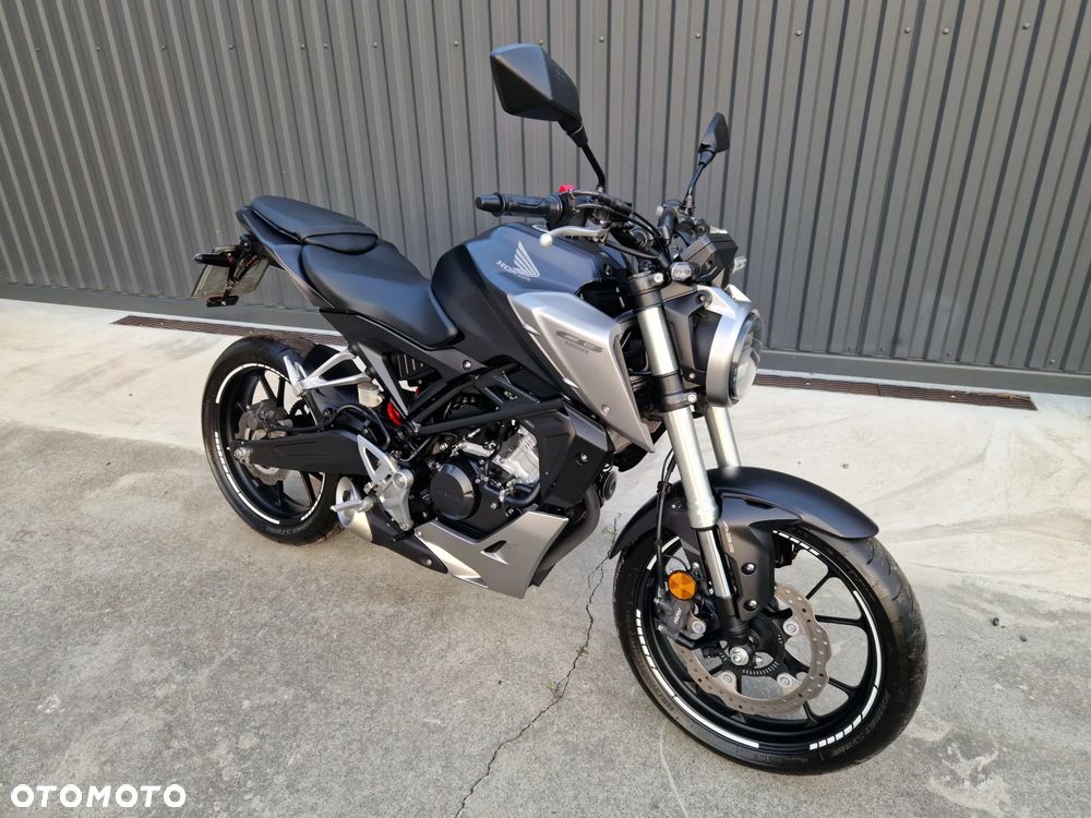 Honda CB - 1