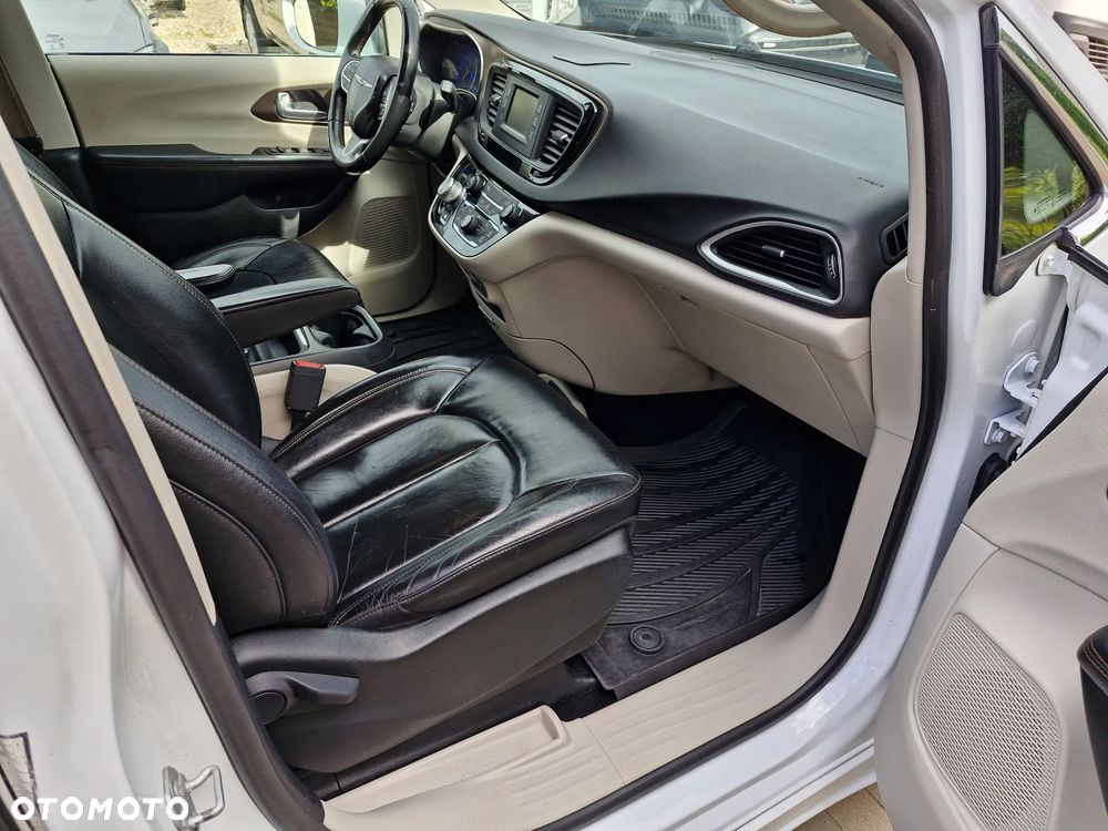 Chrysler Pacifica - 15