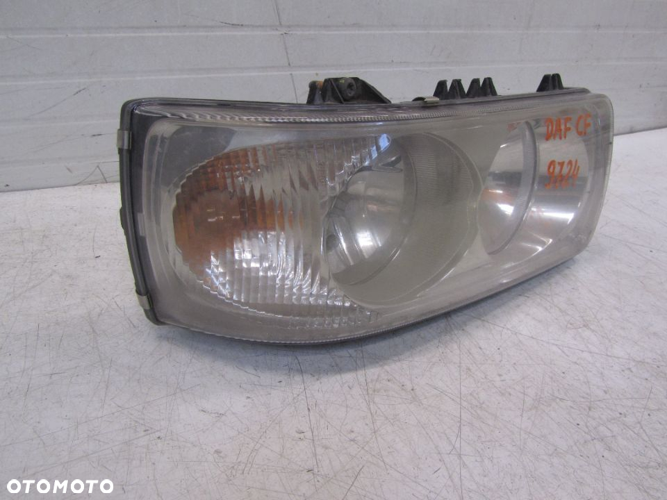 DAF CF 85 410 2007R reflektor lampa przód prawy - 2