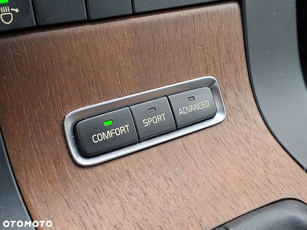 Volvo V70 D5 AWD Summum - 29