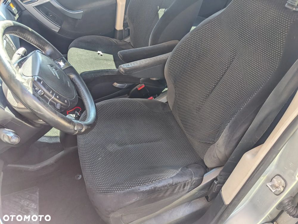 Citroën C4 HDi 110 FAP Style - 17