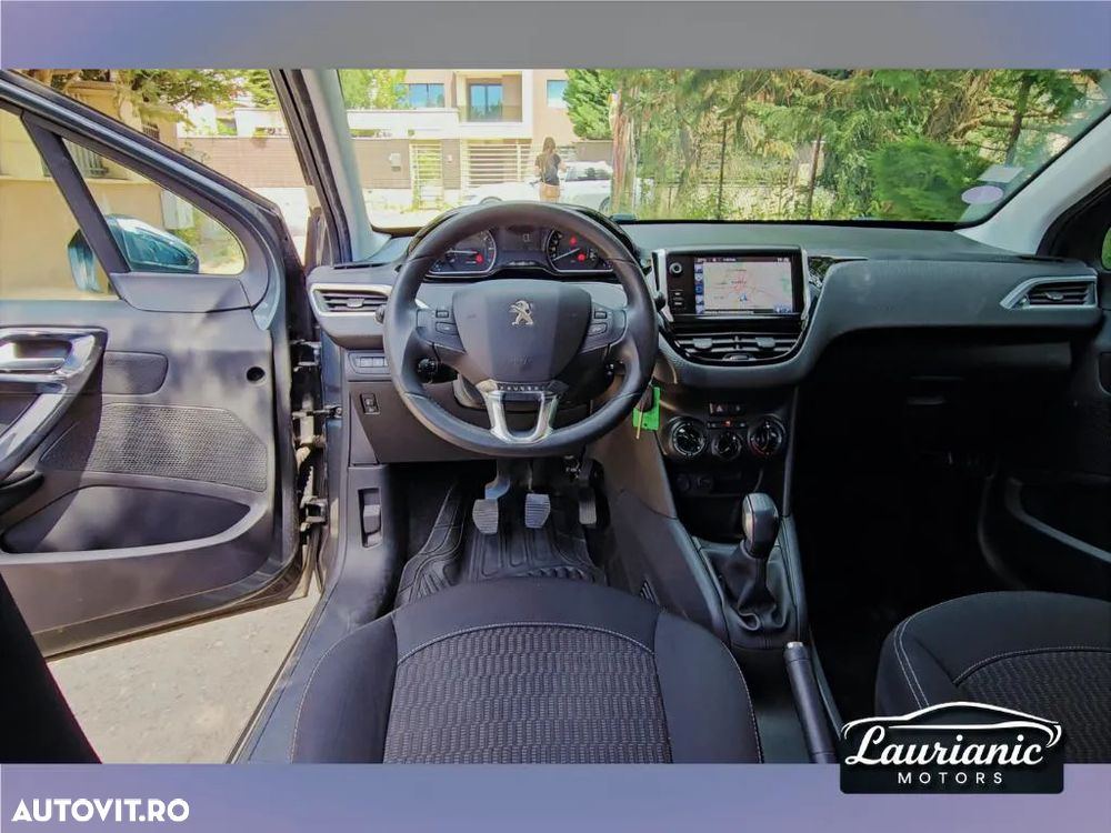 Peugeot 208 1.2 L PureTech Style - 24