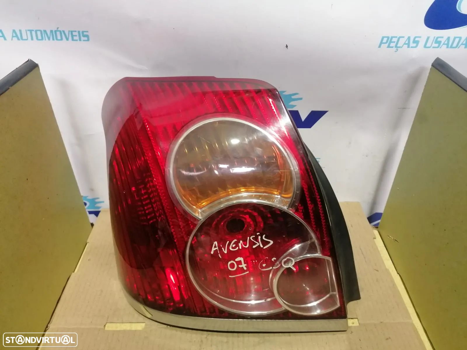 Farolim traseiro Toyota Avensis T25 2003-2009 direito / esquerdo - 1