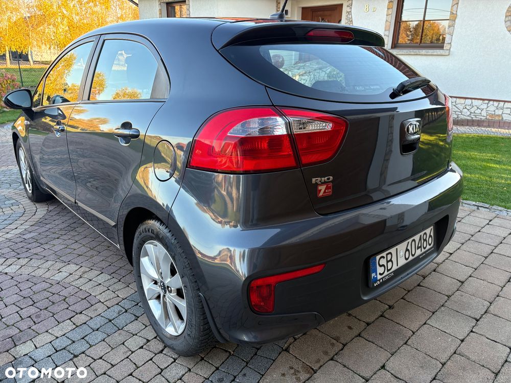 Kia Rio 1.2 L - 6