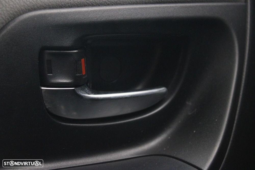 Toyota Yaris 1.0 VVT-i Comfort — fotografia 31