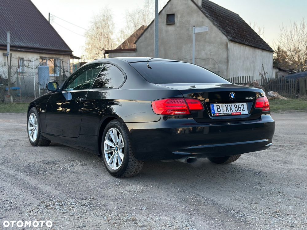 BMW Seria 3 320i - 11