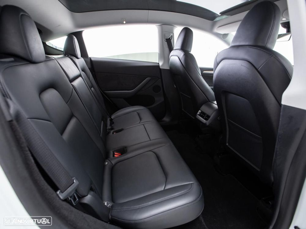 Tesla Model Y Long Range Dual Motor AWD - 13