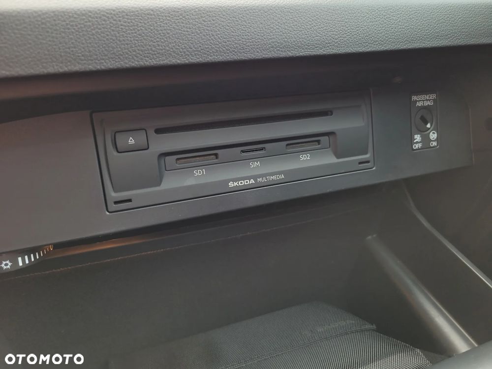 Skoda Octavia Combi 2.0 TDI DSG RS - 26