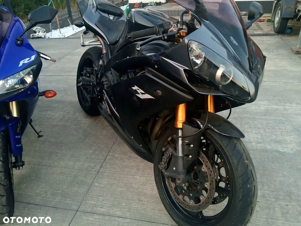 Yamaha R1 - 13